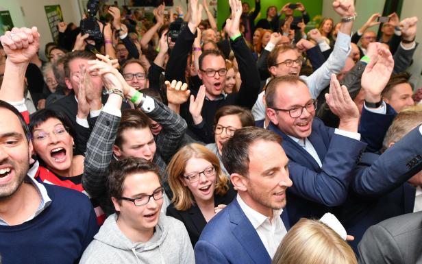 Historische Verluste in Hessen: Hauchdünne Mehrheit für Schwarz-Grün