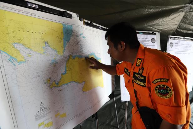 Passagierflugzeug nach Start in Indonesien abgestürzt