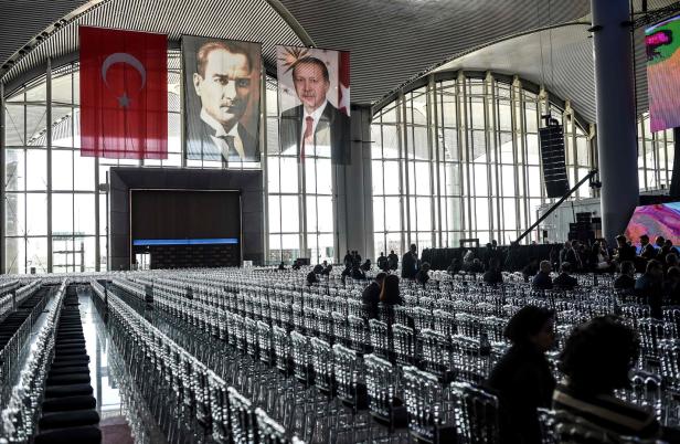 Neuer Groß-Flughafen in Istanbul eröffnet