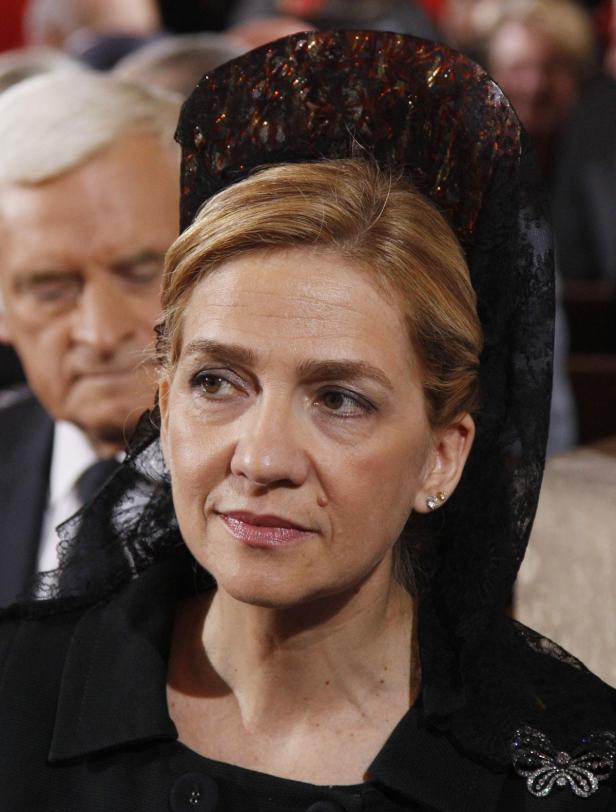 Infanta Cristina von Spanien mit einem schwarzen Spitzen-Mantilla-Schleier.