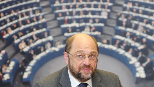 Martin Schulz vor einem Hintergrund des Europäischen Parlaments.