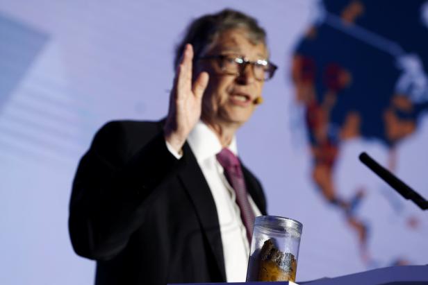 Warum Bill Gates mit einem Glas Kot zu einer Konferenz kam