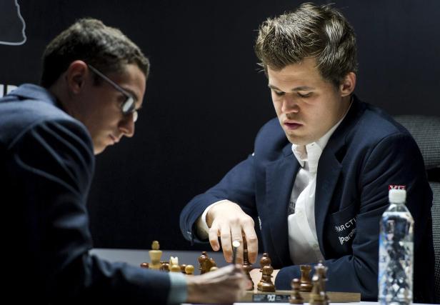 Carlsen vs. Caruana: Ein Schach-Duell wie ein Boxkampf