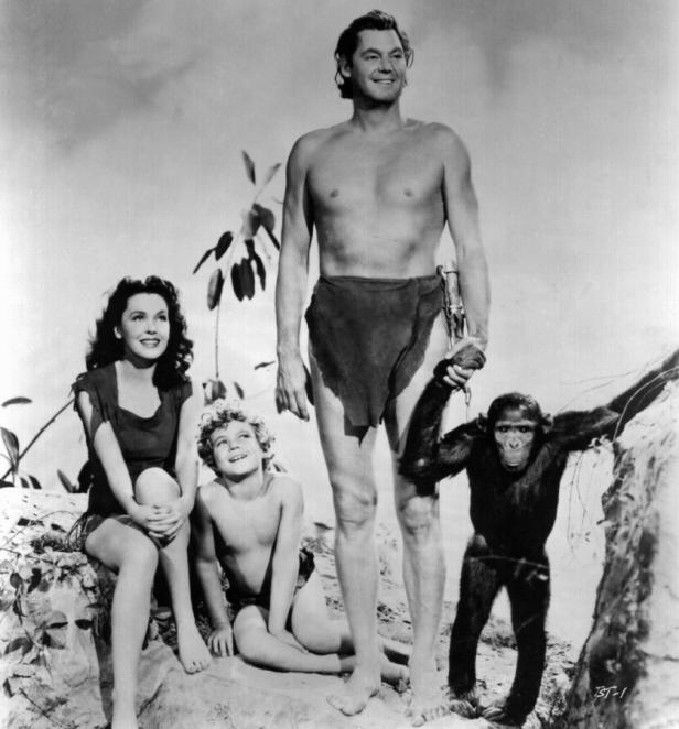 Eine Szene mit Tarzan, Jane, Boy und einem Schimpansen.