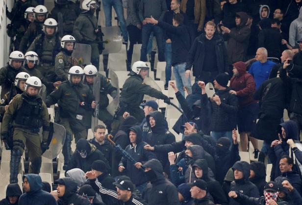 Fans zünden Benzin-Bombe vor Champions-League-Spiel in Athen