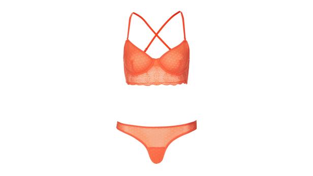 Ein orangefarbenes Dessous-Set aus Spitze, bestehend aus BH und Tanga.