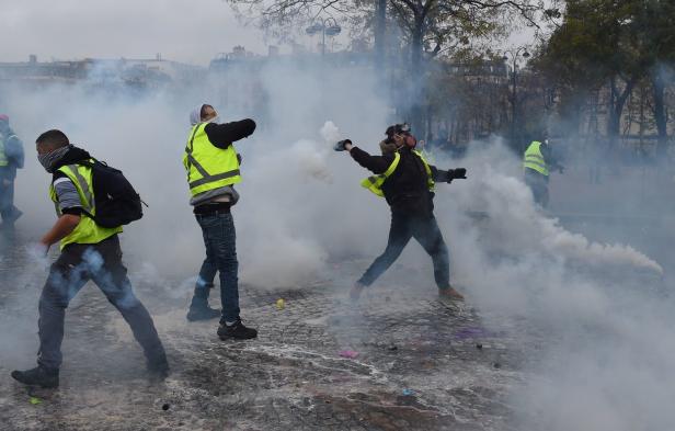 Frankreichs "Gelbwesten": Ratlosigkeit im Kreis um Macron