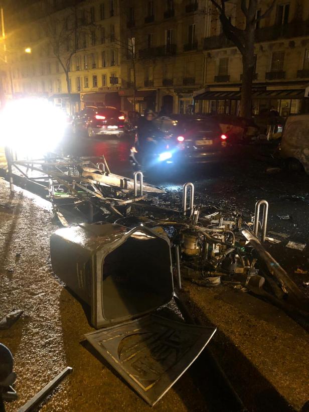 "Gelbwesten-Proteste" in Paris werden zunehmend gewalttätiger
