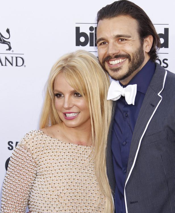 Britney Spears mit einem Mann bei den Billboard Music Awards.