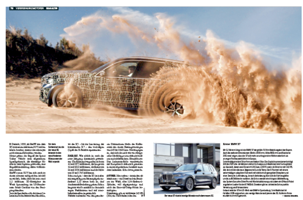 Ein getarnter BMW X7 fährt durch eine Sanddüne.