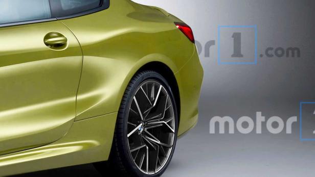 Detailansicht der Rückseite eines gelben BMW Coupés.