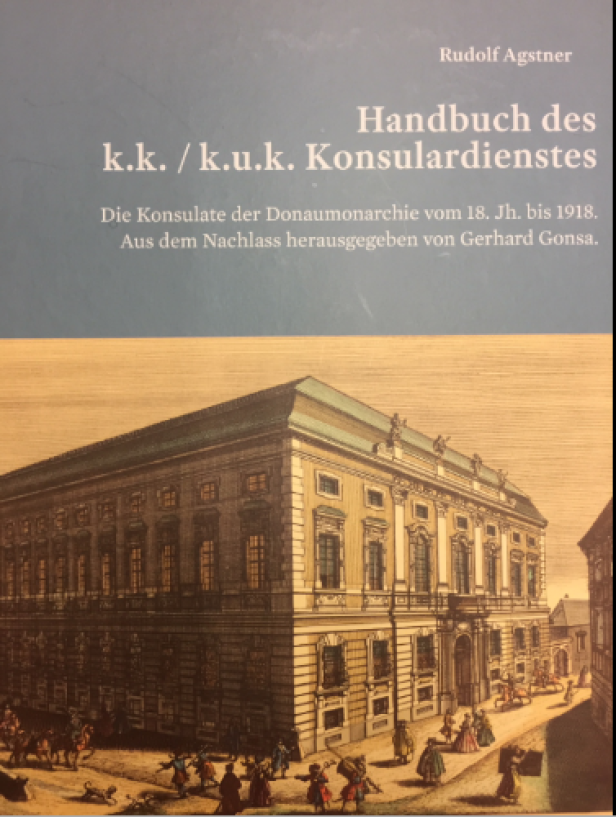 Das Buch „Handbuch des k.k./k.u.k. Konsulardienstes“ von Rudolf Agstner mit einer Zeichnung eines Gebäudes.
