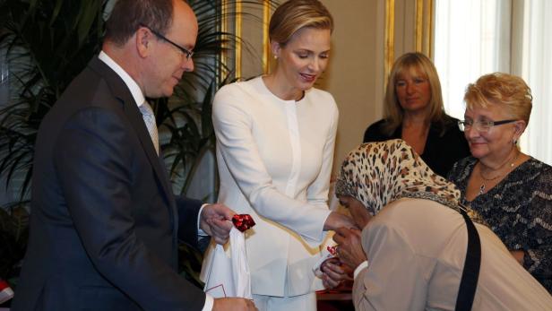 Fürst Albert und Fürstin Charlène von Monaco bei einer Audienz.