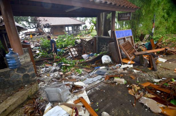 Tsunami trifft Indonesien: Zahl der Todesopfer steigt