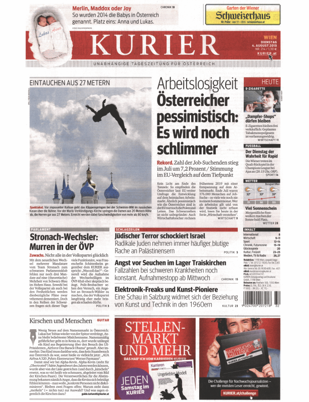 Ein Klippenspringer stürzt sich bei der Schwimm-WM in Kasan vor der Mariä-Verkündigungs-Kirche aus 27 Metern Höhe.