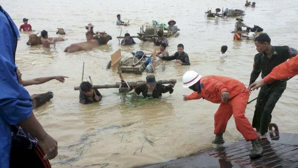 Monsun: Millionen Menschen flüchten