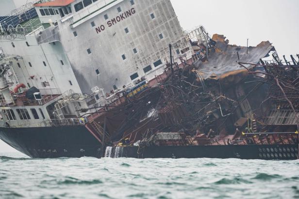 Ein Toter und drei Vermisste bei Feuer auf Öltanker vor Hongkong