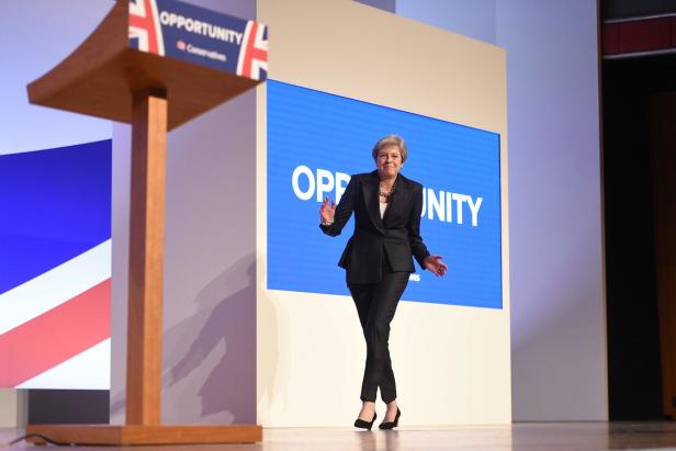 Theresa May: Die Dickhäuterin