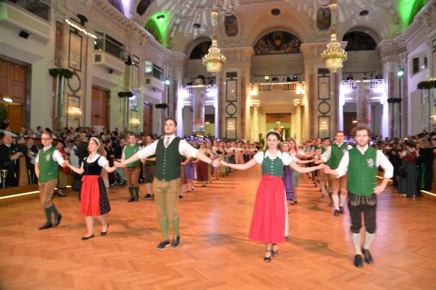 Kanzler und Co. tanzten beim Steirerball an