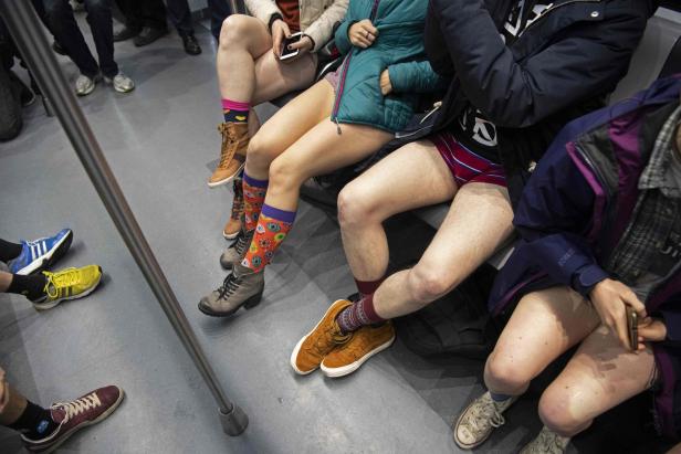 "No Pants Subway Ride": Menschen weltweit fuhren ohne Hose U-Bahn