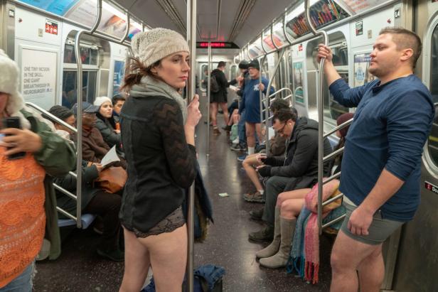 "No Pants Subway Ride": Menschen weltweit fuhren ohne Hose U-Bahn