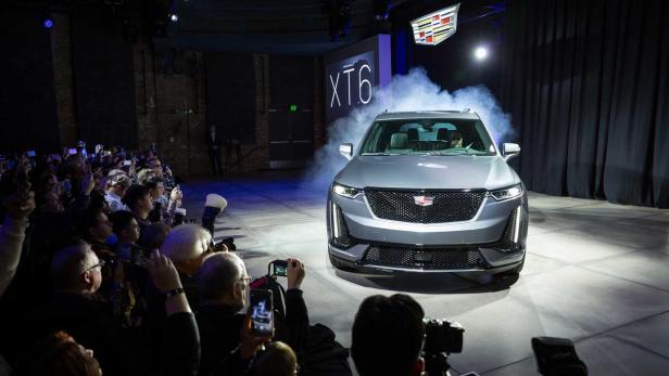 Cadillac präsentiert den XT6