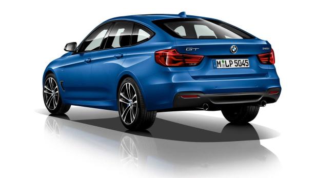 Ein blaues BMW 340i GT-Modell von hinten auf einem weißen Hintergrund.