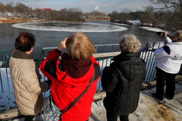 Riesiger Eiskreis in Fluss sorgt in den USA für Aufsehen