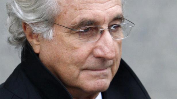 Nahaufnahme von Bernard Madoff mit Brille.