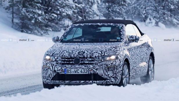 VW T-Roc Cabrio (2019) bei Wintertests erwischt