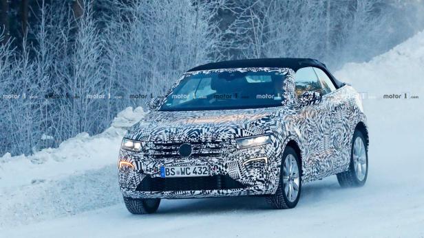 VW T-Roc Cabrio (2019) bei Wintertests erwischt