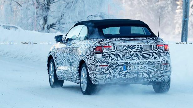 VW T-Roc Cabrio (2019) bei Wintertests erwischt