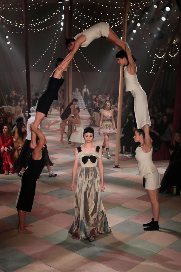 Paris: Dior zeigt eine vom Zirkus inspirierte Couture-Kollektion