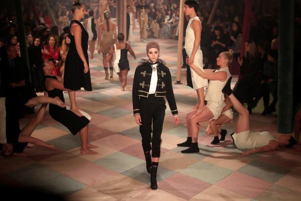 Paris: Dior zeigt eine vom Zirkus inspirierte Couture-Kollektion