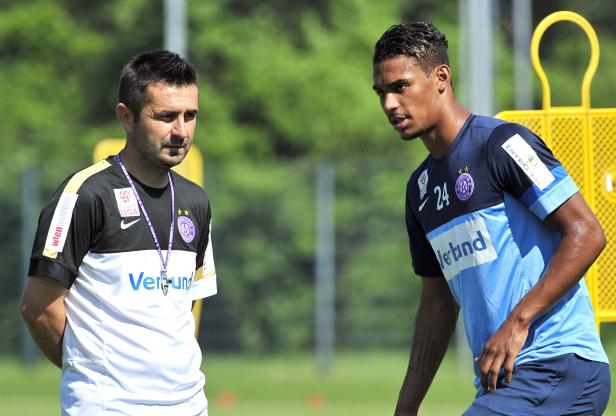 FUSSBALL TIPP3-BUNDESLIGA: TRAININGSAUTAKT FK AUSTRIA WIEN MIT BJELICA OKOTIE.