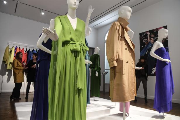 Auktion: Catherine Deneuves Kleider gingen für 900.000 Euro weg