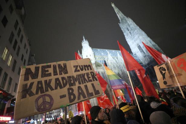 Das war der Akademikerball: Kleine Demo, viel FPÖ-Applaus