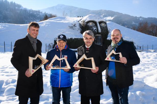 Siegertrophäen der Nordischen Ski-WM präsentiert
