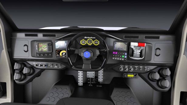 Das Cockpit eines Blickenhaus-Fahrzeugs mit zahlreichen Anzeigen und Bedienelementen.