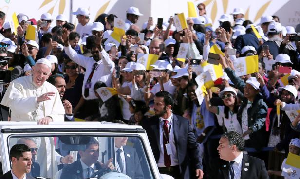 Papst feierte in Abu Dhabi heilige Messe