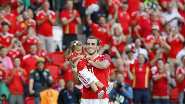 Bale nach "hässlichem" Sieg Wales' Dauergrinser