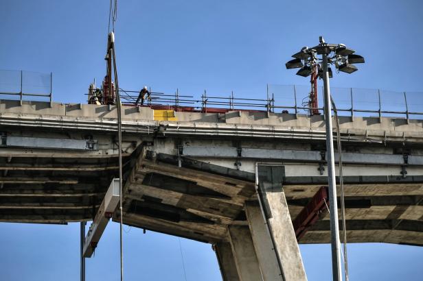 Abriss der Morandi-Brücke hat begonnen: "Neustart für Genua"