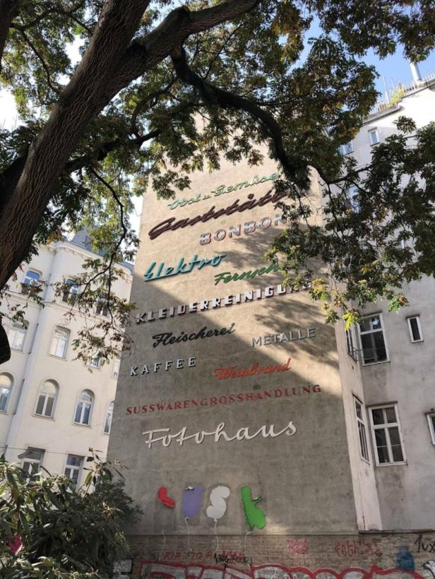 Revival auf Raten: Die Wiener Schriftzug-Mauer kehrt zurück