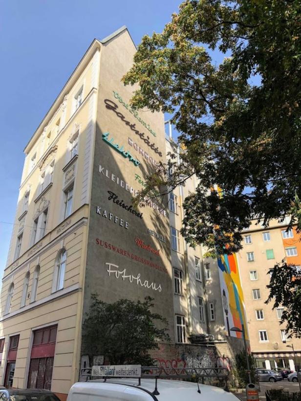 Fixiert: Diese Wand soll die neue Wiener Schriftzug-Mauer werden