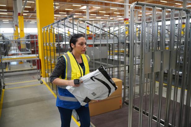 Ministerin ermahnt Amazon bei Standorteröffnung in Niederösterreich