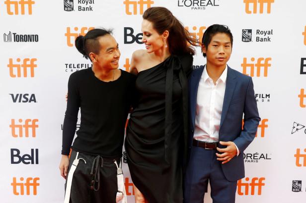 Angelina Jolie gibt Sohn Maddox Dating-Nachhilfe