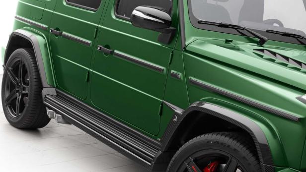 Detailansicht eines grünen Mercedes-Benz G-Klasse-Fahrzeugs mit schwarzen Akzenten.