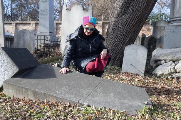 Gestrüpp entfernen, Grabsteine sanieren: Verein nimmt sich Jüdischen Friedhofs an