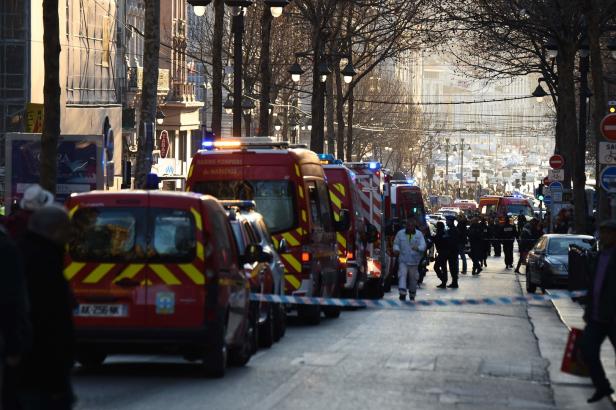 Messerattacke in Marseille: Passanten verletzt, Angreifer tot