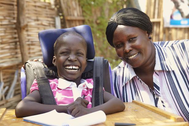 Licht für Afrika: Die großartige Frau im Rollstuhl